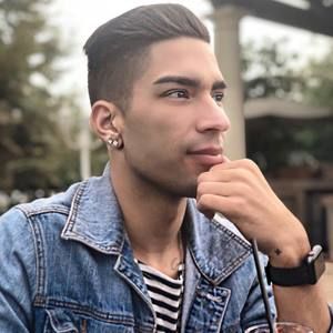 Meet your Posher, Travis